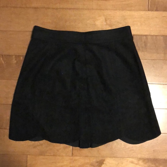 Black skirt - Picture 2 of 3